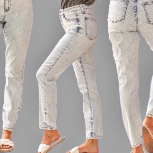 JUDY BLUE High Waist Bleached Slim Fit Jeans - Picture 5 of 9